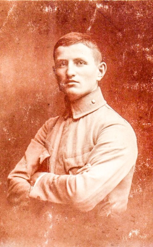 „A rezistat încercărilor prin credinţa tare în Dumnezeu” 40093