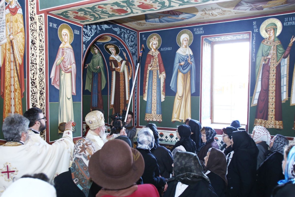 Pictura noii biserici din Slimnic a fost sfințită 40069