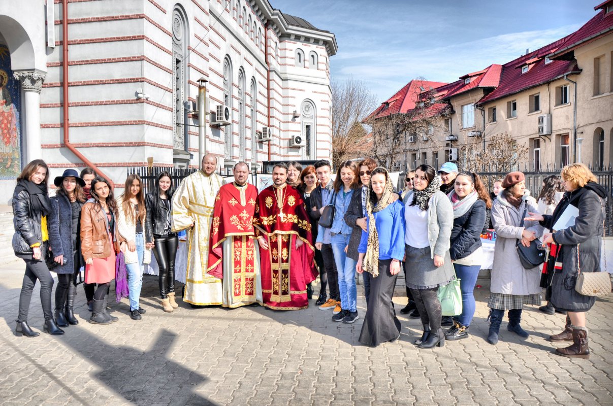 Tineri implicaţi în sprijinirea semenilor 40106