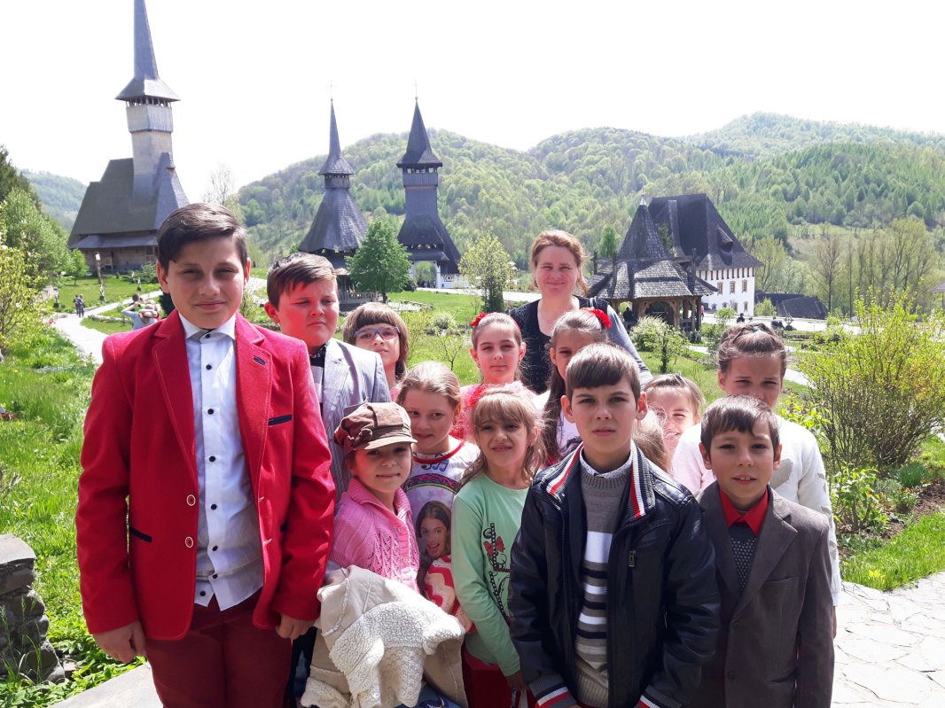 Pelerinaj cu copii din Hălmăsău, Beclean 40024