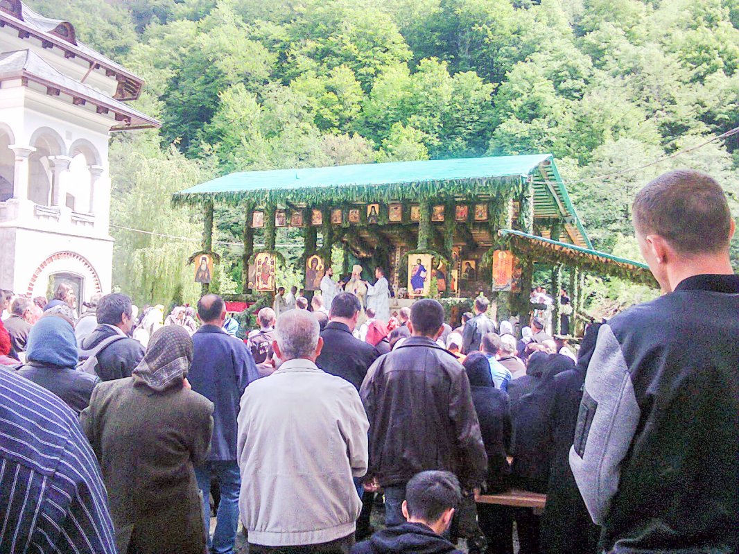 Praznic ales în lavra din Defileul Jiului 40027
