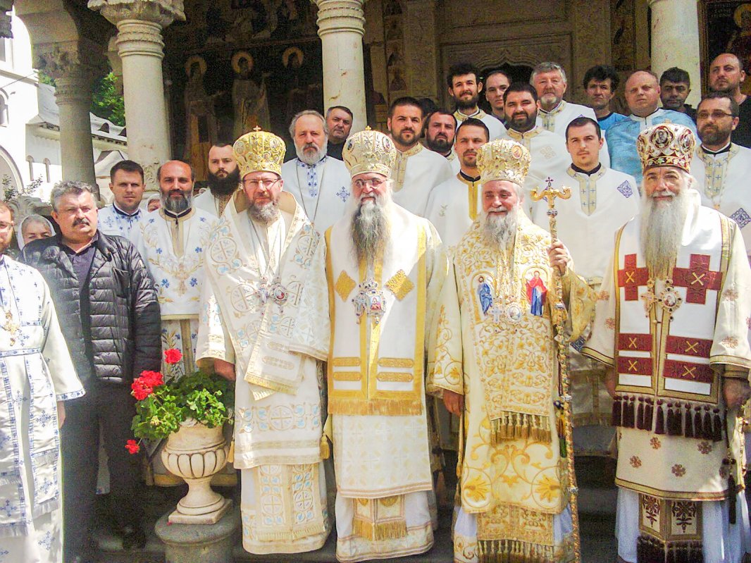 Praznic ales în lavra din Defileul Jiului 40028