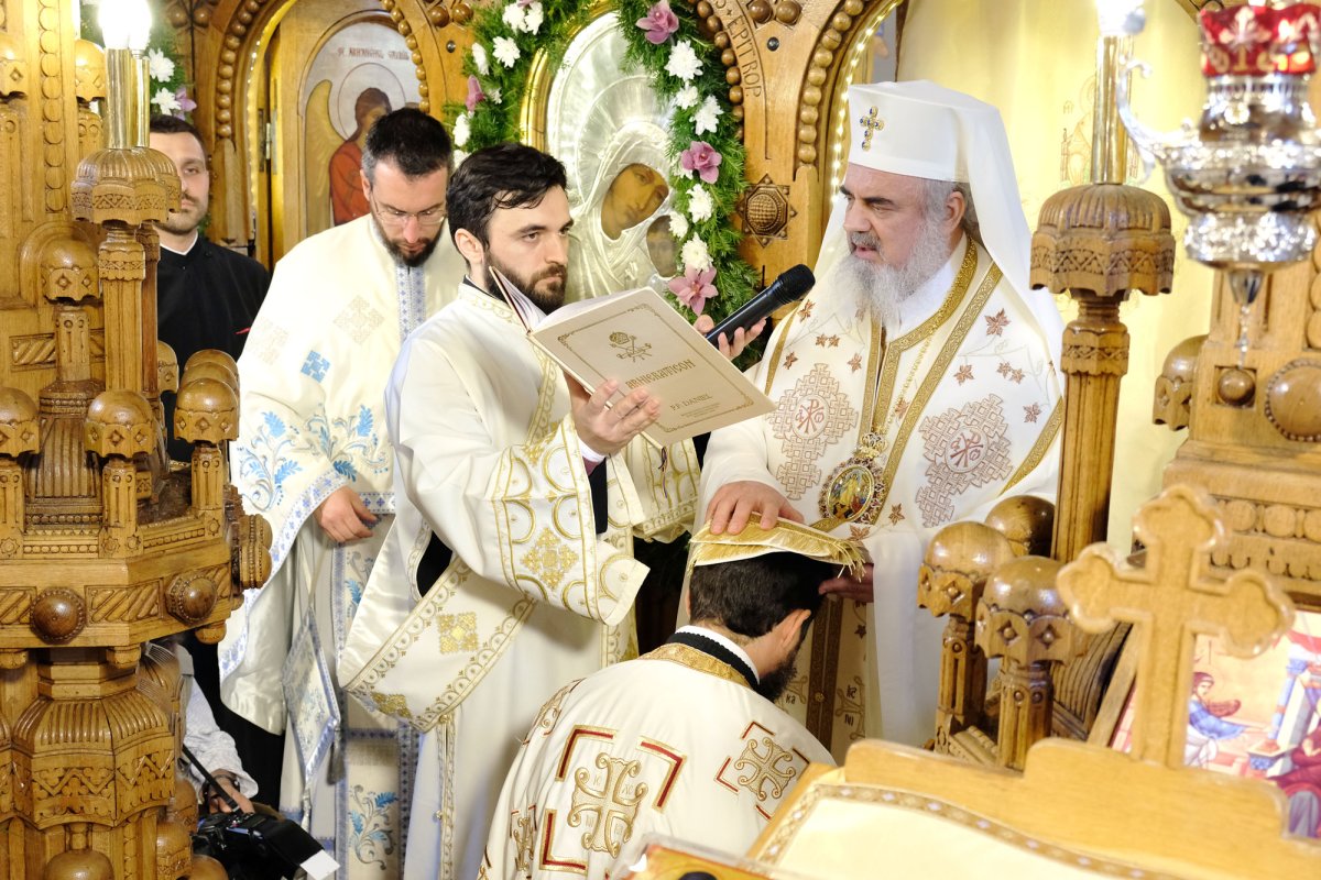A fost sfinţită Biserica „Buna Vestire”-Bellu 39869
