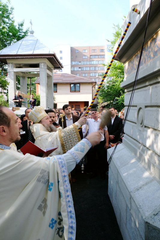 A fost sfinţită Biserica „Buna Vestire”-Bellu 39871