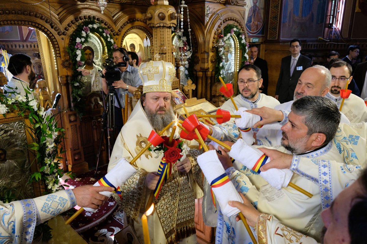 A fost sfinţită Biserica „Buna Vestire”-Bellu 39875