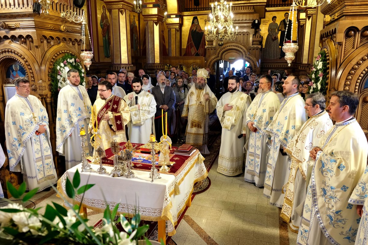 A fost sfinţită Biserica „Buna Vestire”-Bellu 39877