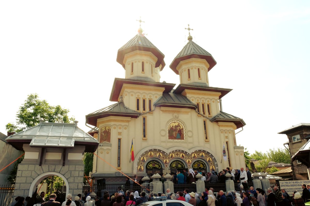A fost sfinţită Biserica „Buna Vestire”-Bellu 39878