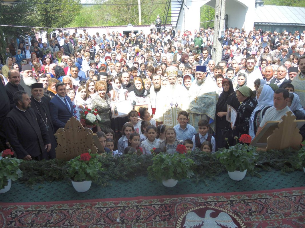 Resfinţirea bisericii parohiale din Crăcăoani 39842