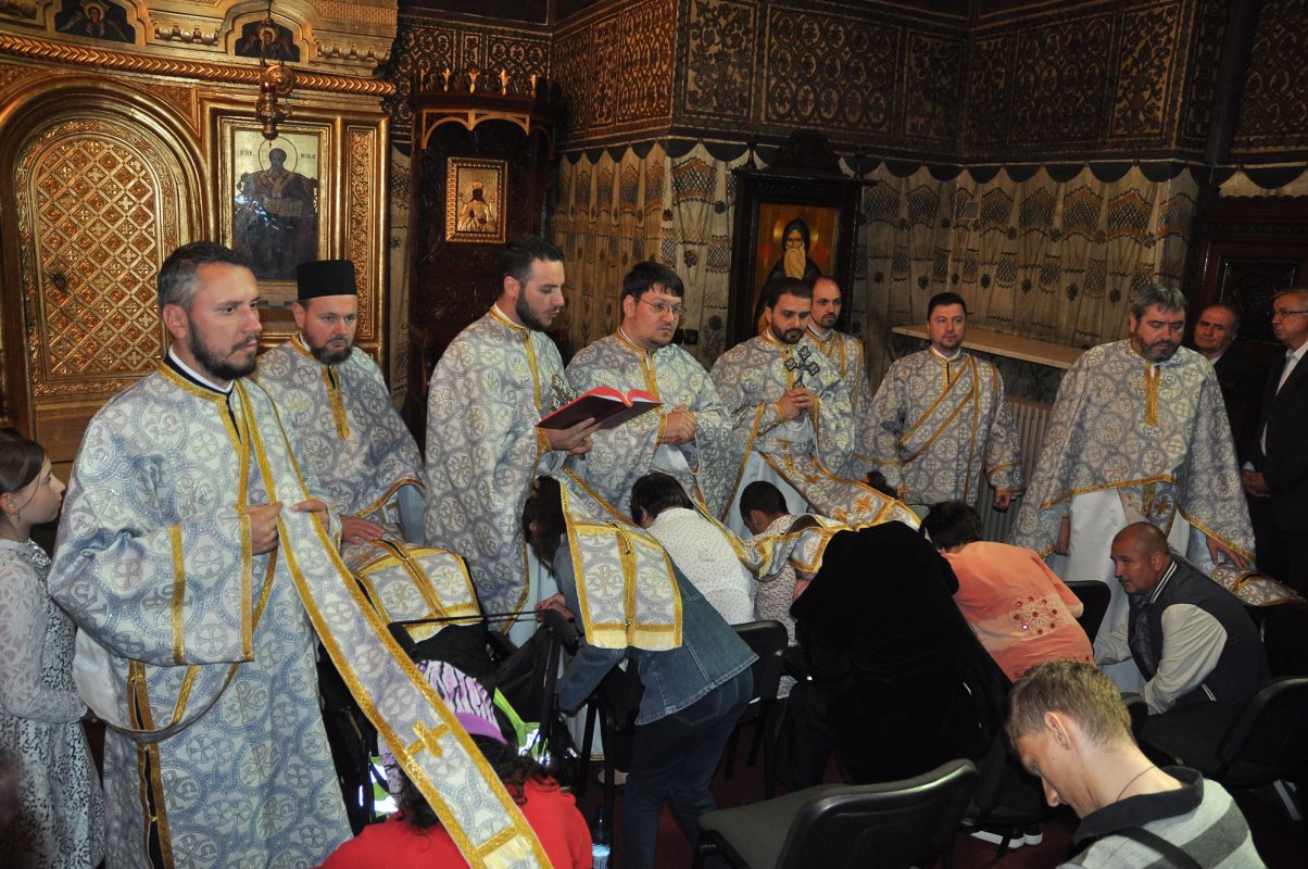 Acţiune filantropică pentru persoanele cu dizabilităţi la catedrala din Galaţi 39806