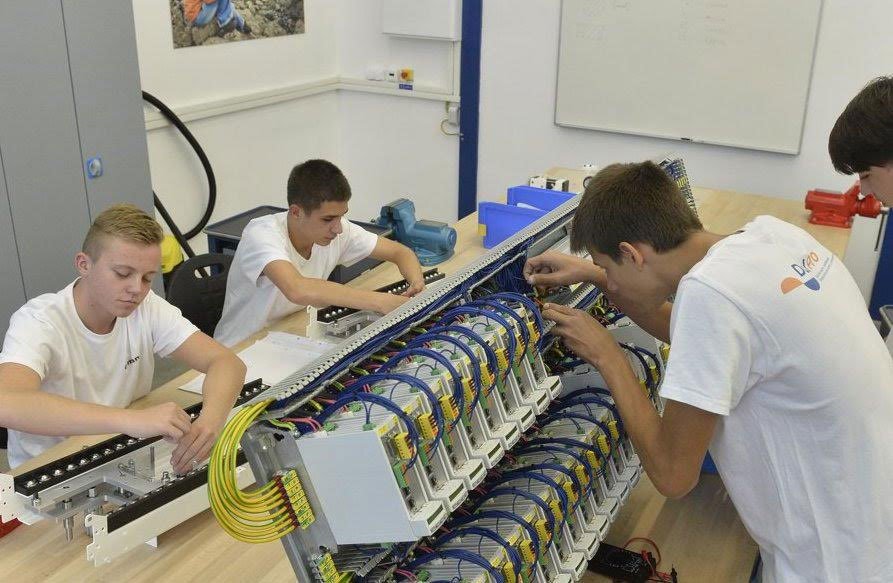 Învăţământul dual se extinde în şcolile din Brașov 39731