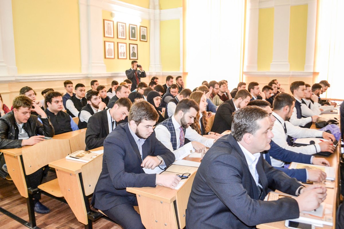 Simpozion studențesc la Facultatea de Teologie din Arad 39698