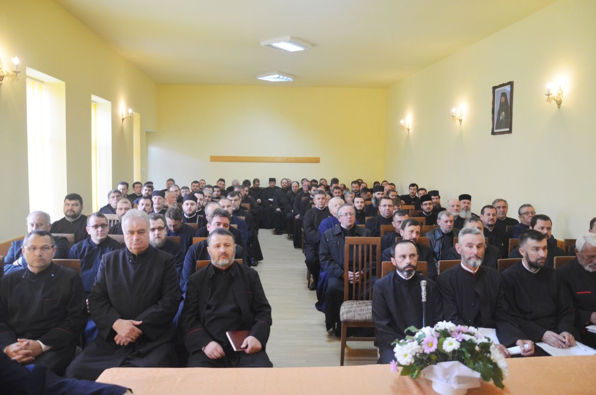 Conferinţe preoţeşti de primăvară la Sibiu şi Beiuş 39639