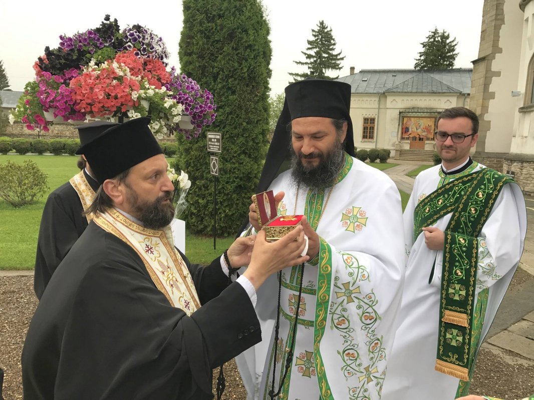 Moaştele Sfântului Ioan Maximovici au ajuns la Roman 39365