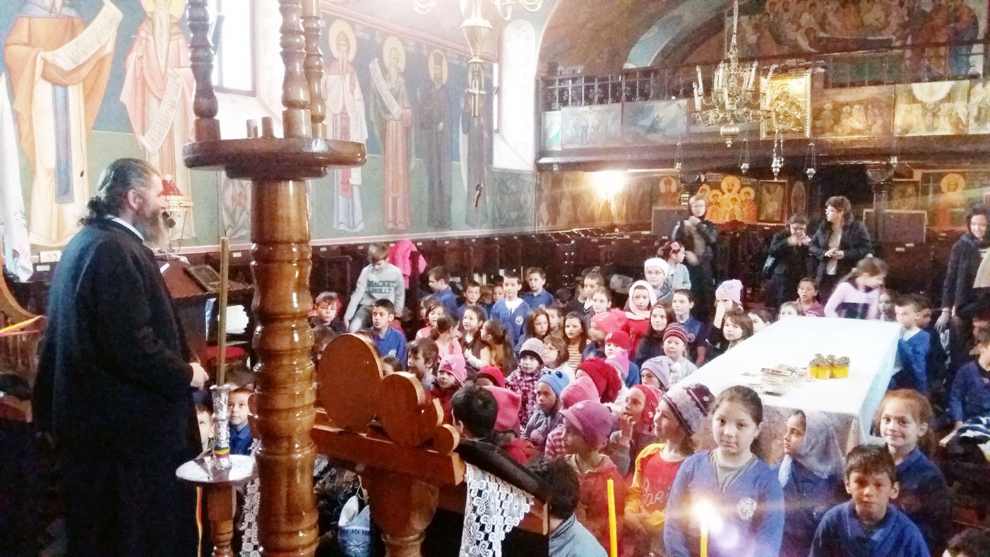 Activități catehetice în parohiile din Episcopia Covasnei și Harghitei 39315