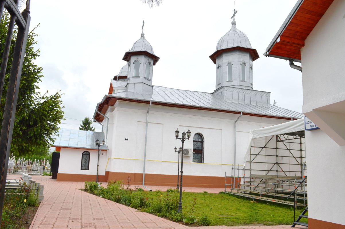 Biserica Parohiei Popeşti I a fost resfinţită 39286