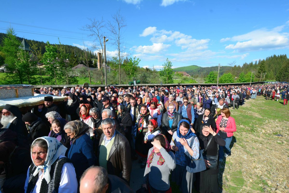 Calea dintre două mănăstiri, bătătorită în glas de rugăciune 39265