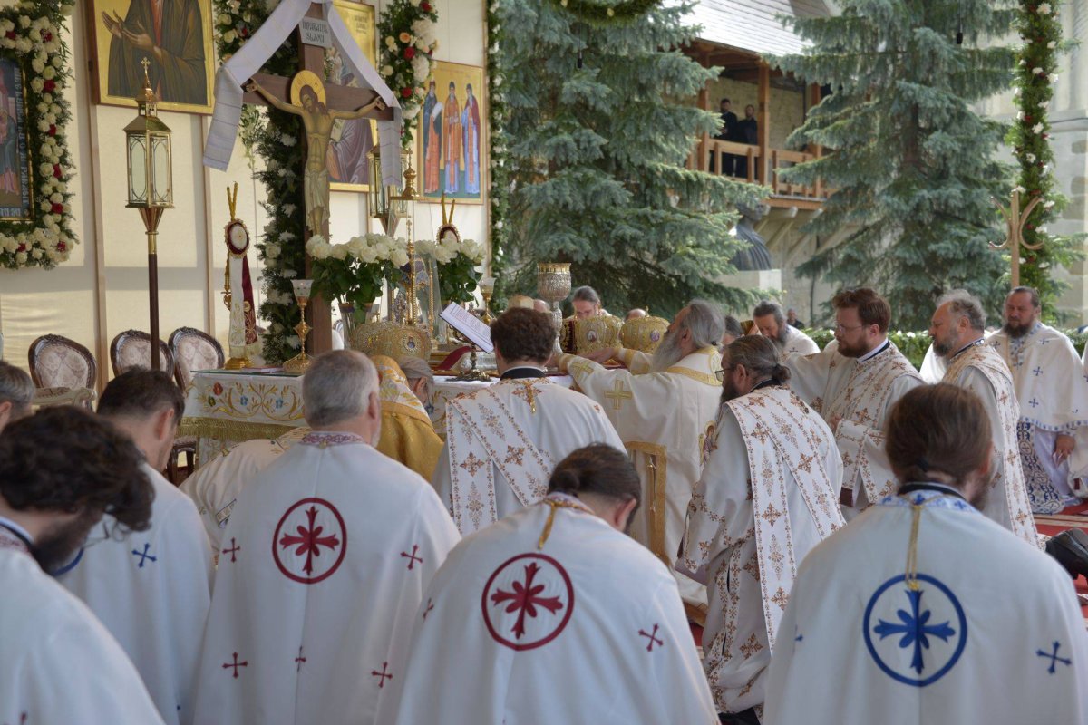 Prima Sfântă Liturghie în cinstea Sfântului Ierarh Iacob Putneanul 39261