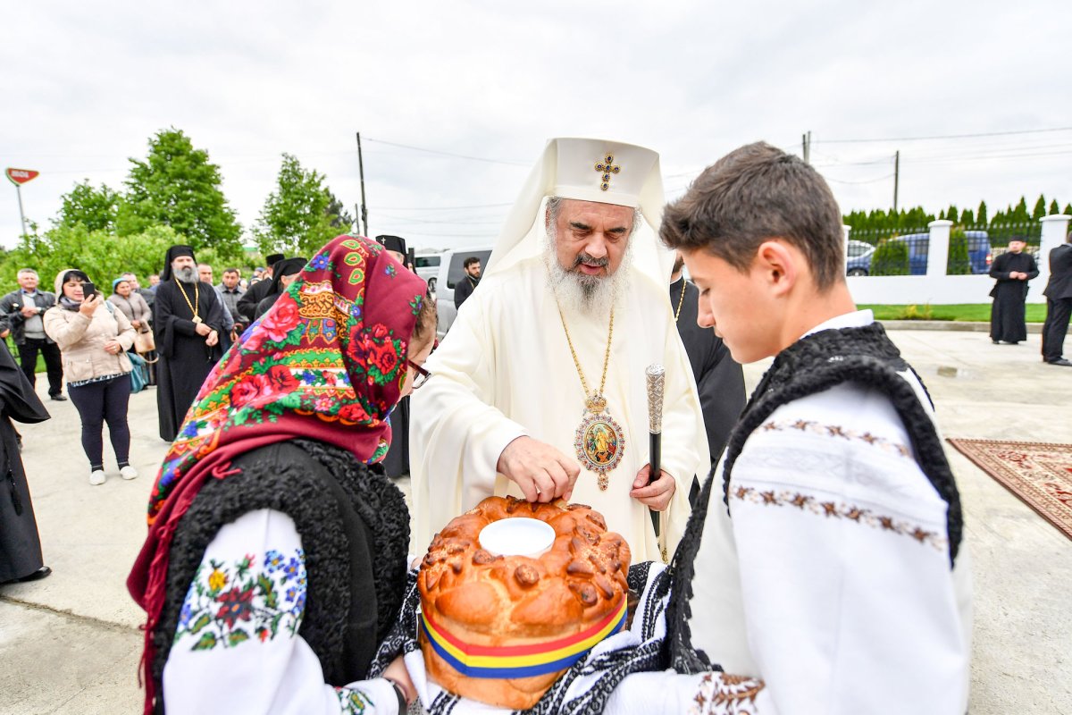 Sfinţirea centrului medical stomatologic din Rădăuţi 39270