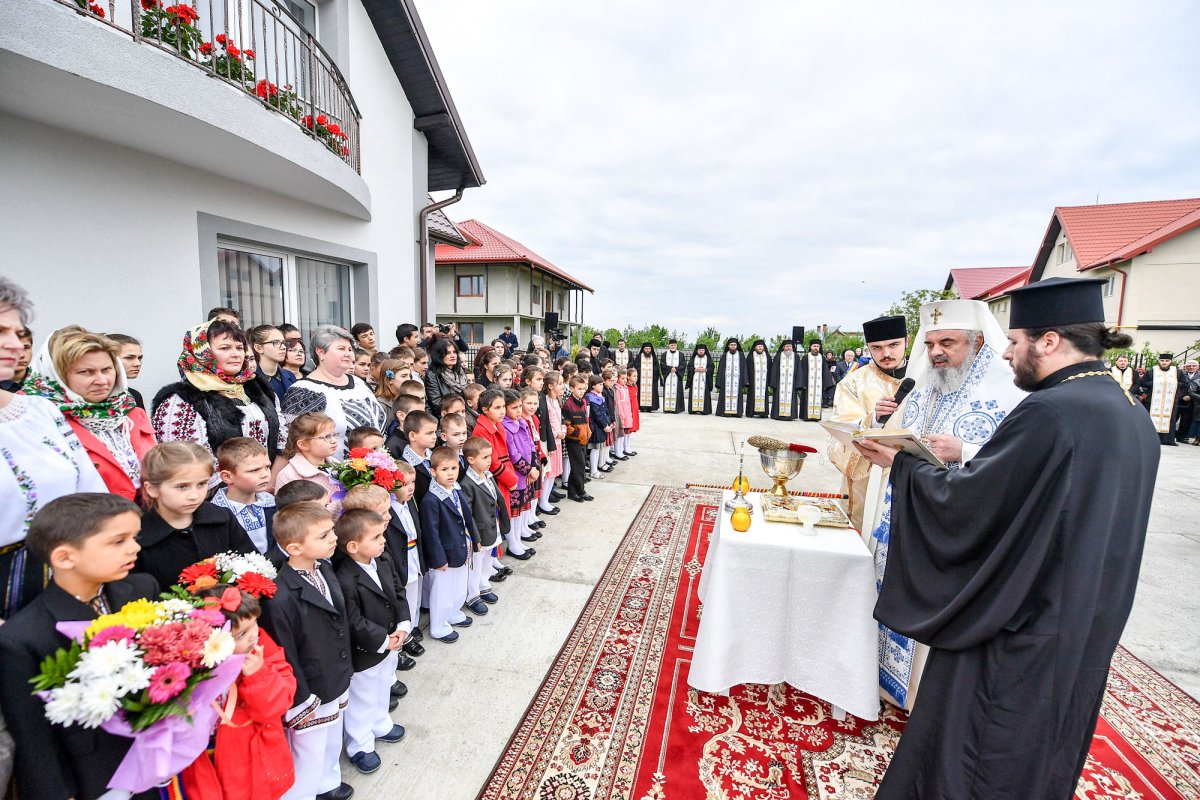 Sfinţirea centrului medical stomatologic din Rădăuţi 39272