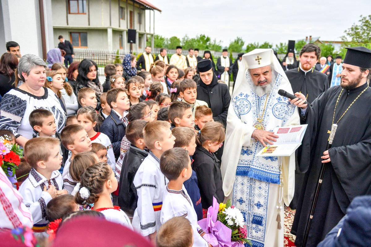 Sfinţirea centrului medical stomatologic din Rădăuţi 39277