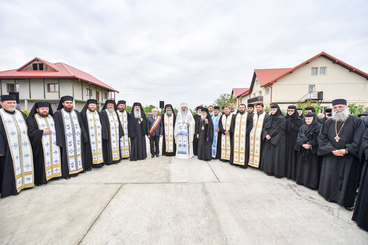 Sfinţirea centrului medical stomatologic din Rădăuţi 39278
