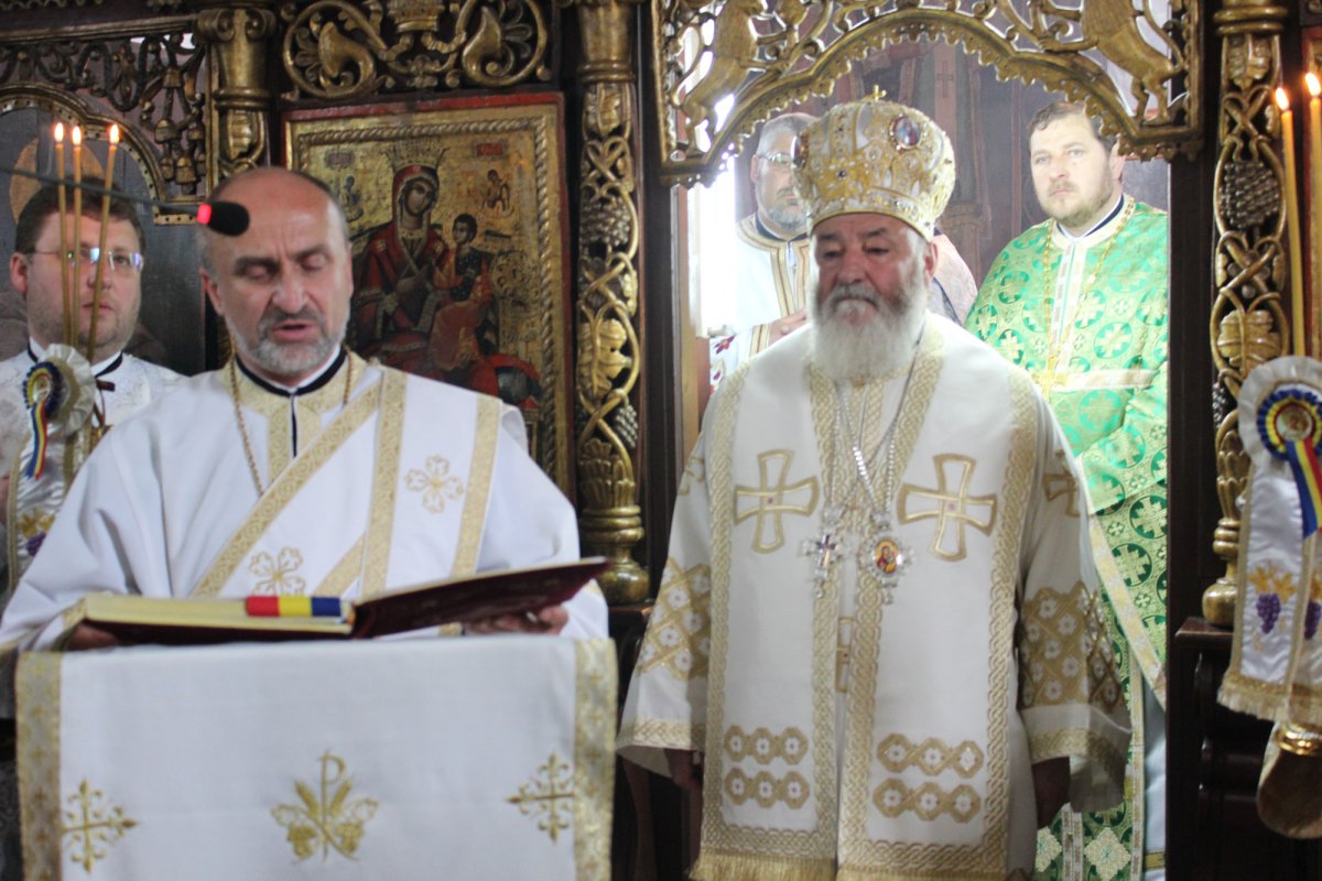 Slujiri arhierești în Duminica Samarinencii 39307