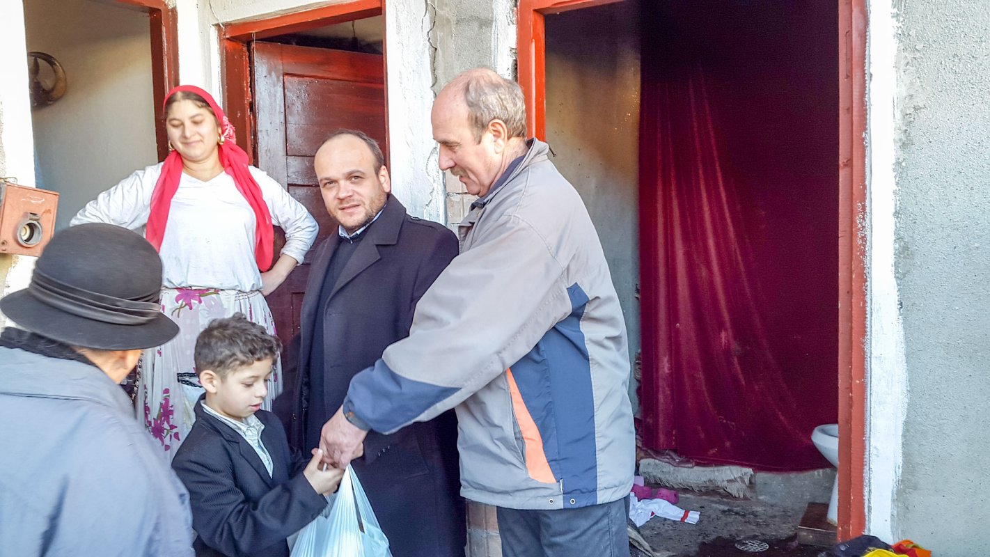 Tinerii învață filantropia într-o parohie din Bușteni 39175