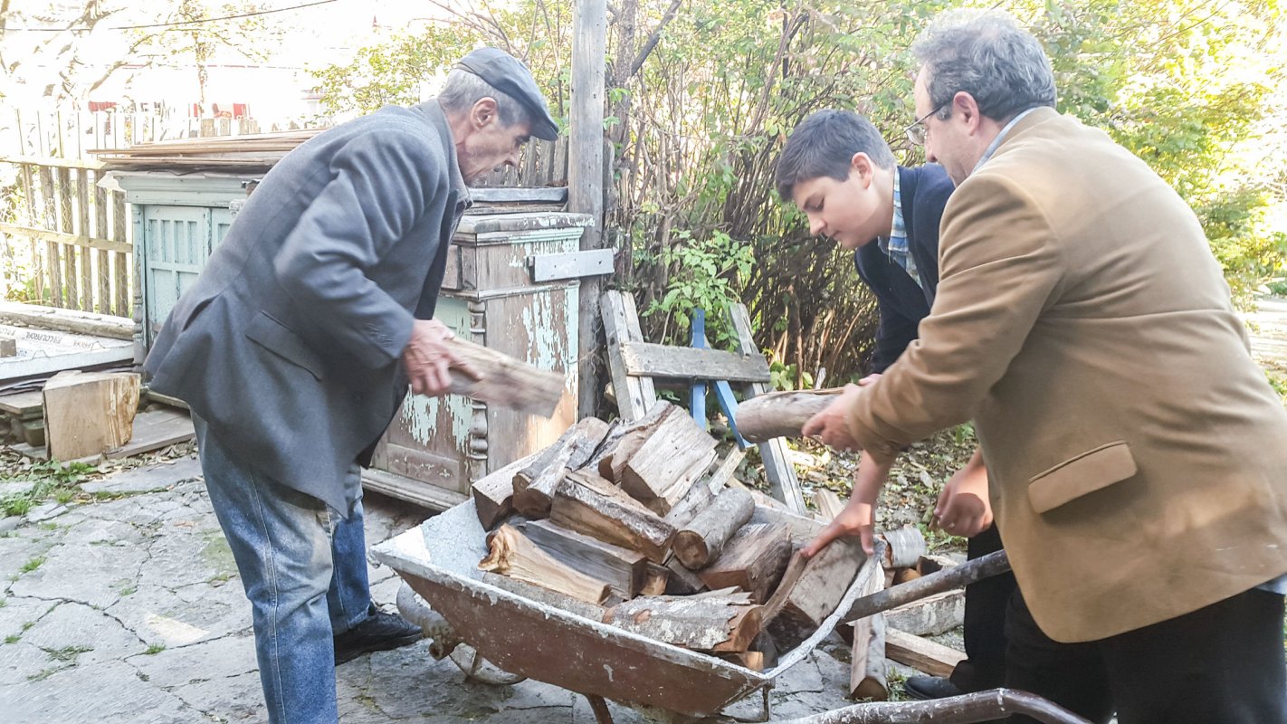 Tinerii învață filantropia într-o parohie din Bușteni 39176