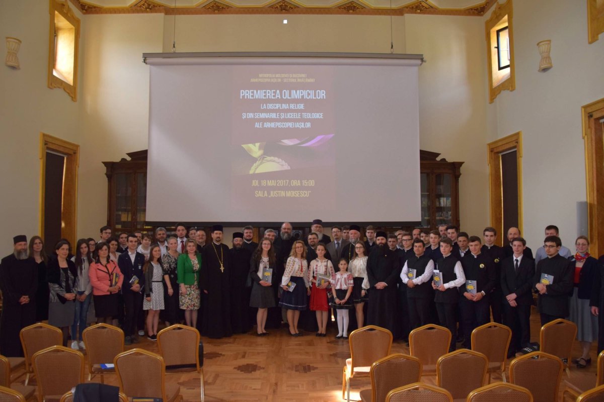 Elevii olimpici, premiaţi de IPS Părinte Mitropolit Teofan 39089