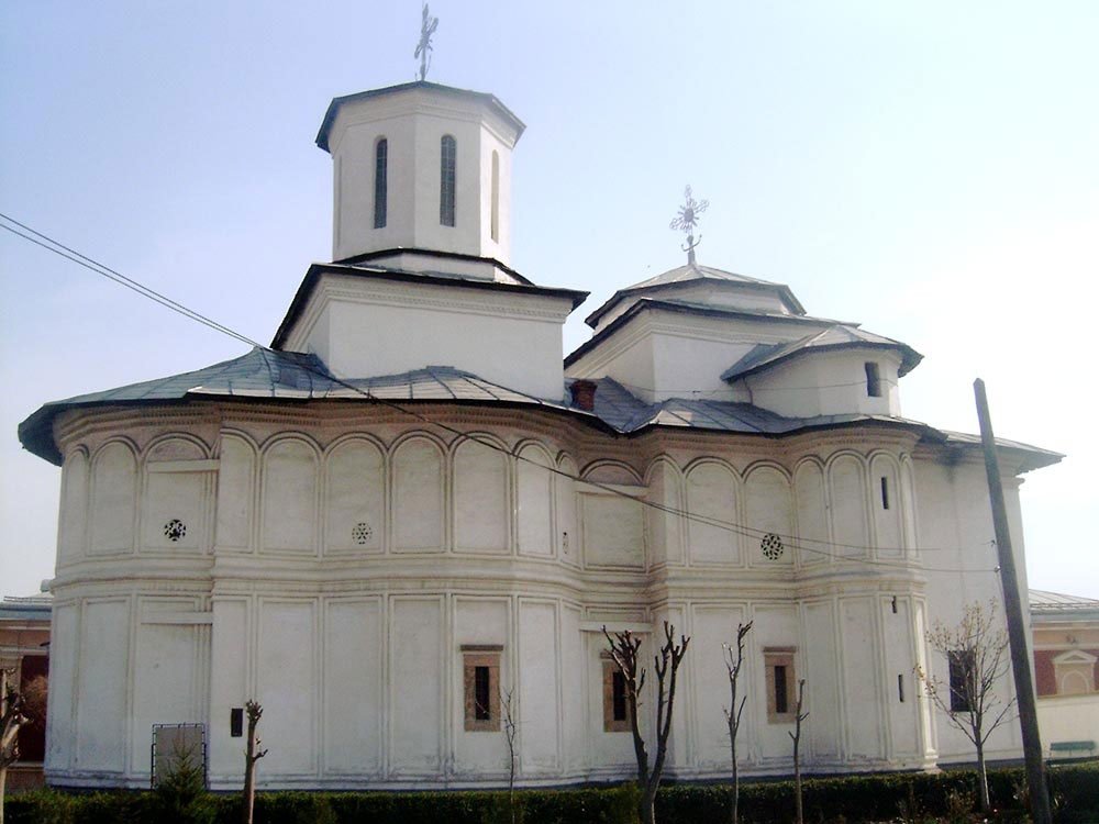 Biserica Obedeanu din Craiova se pregăteşte de praznic 39077