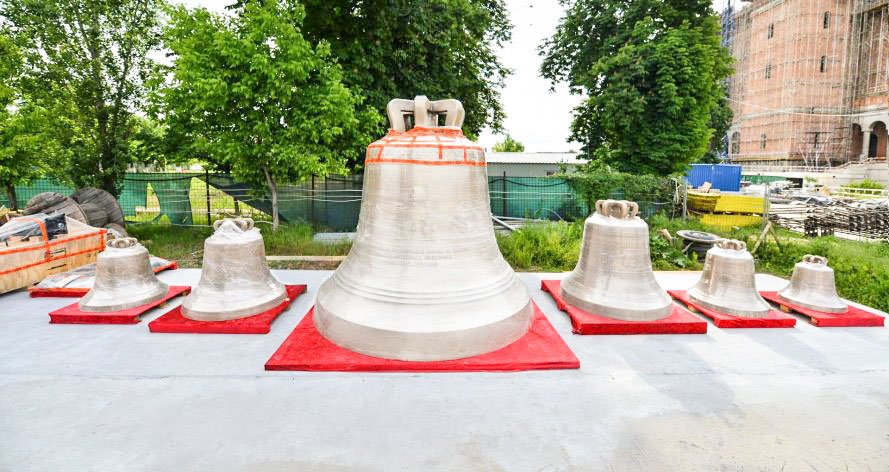 Clopotele Catedralei Naționale au ajuns în România 39032