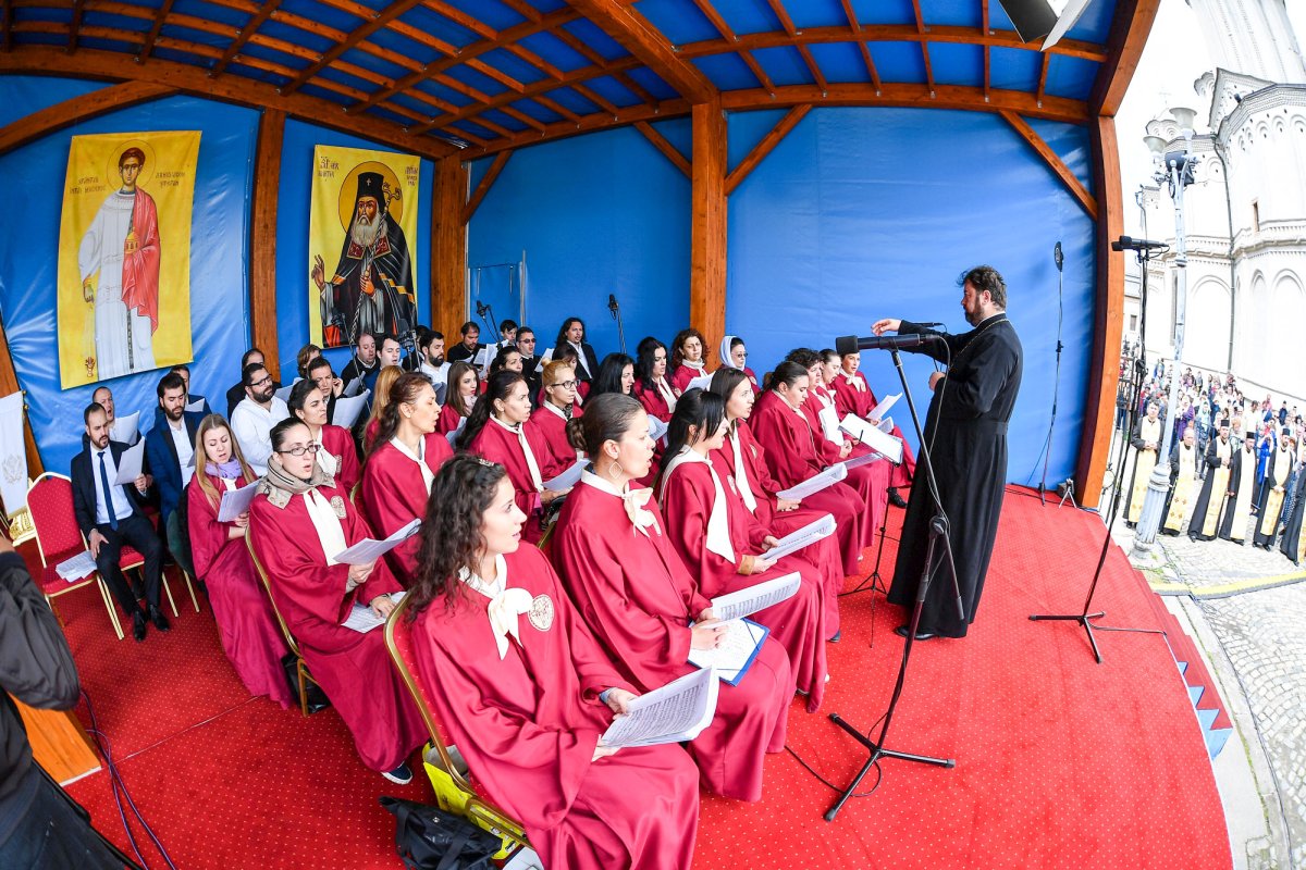 Liturghie arhierească și momente festive la Patriarhia Română 38965