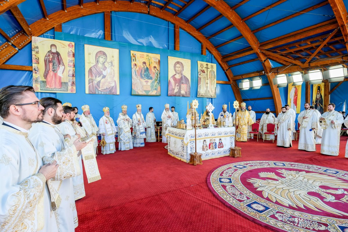 Liturghie arhierească și momente festive la Patriarhia Română 38973