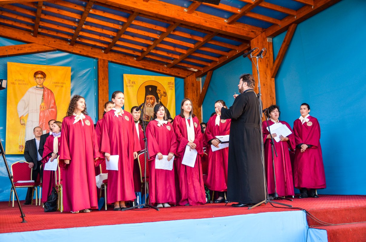 Liturghie arhierească și momente festive la Patriarhia Română 38975