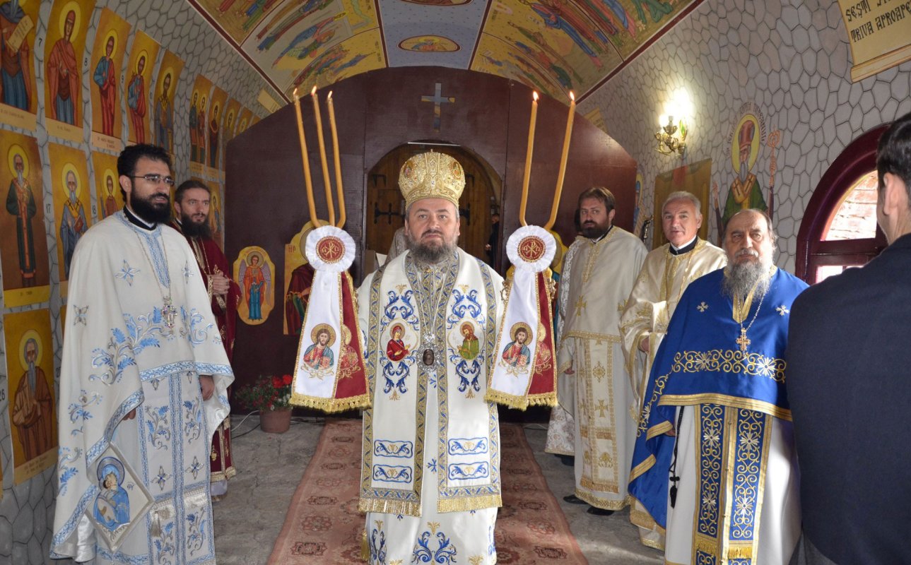 Slujiri arhiereşti de Sfinţii Împăraţi Constantin şi mama sa, Elena 38880