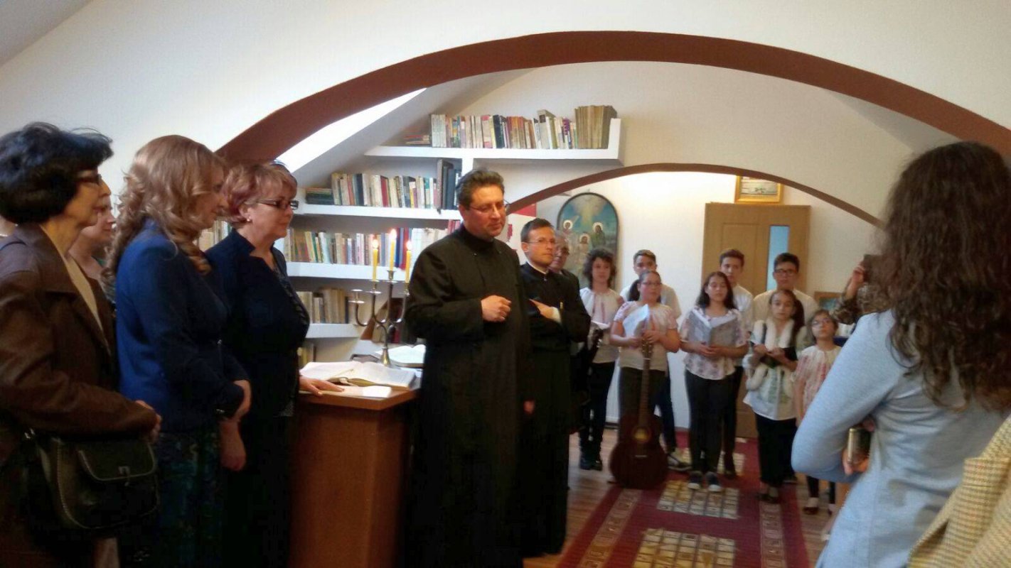 Inaugurarea bibliotecii Parohiei Şerbăneşti 38816