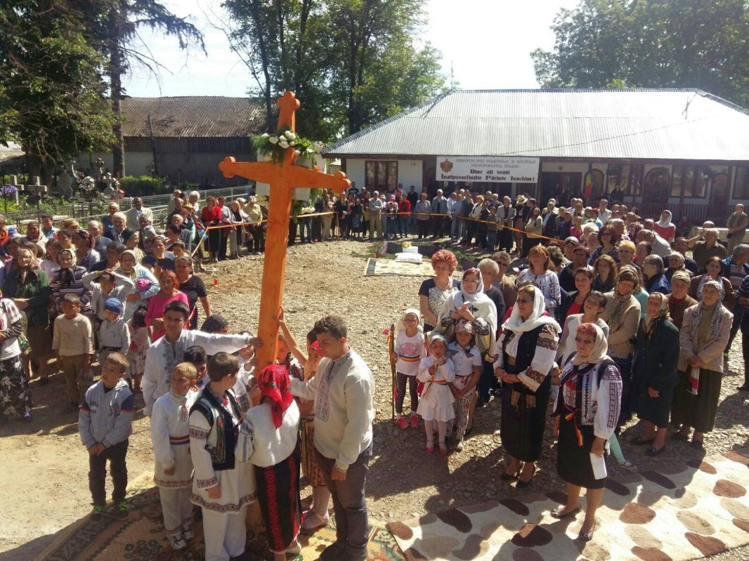 Piatră de temelie pentru biserica Parohiei Moreni 38808