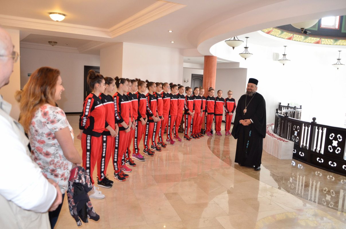 Vizita gimnastelor olimpice la Centrul Eparhial Deva 38856