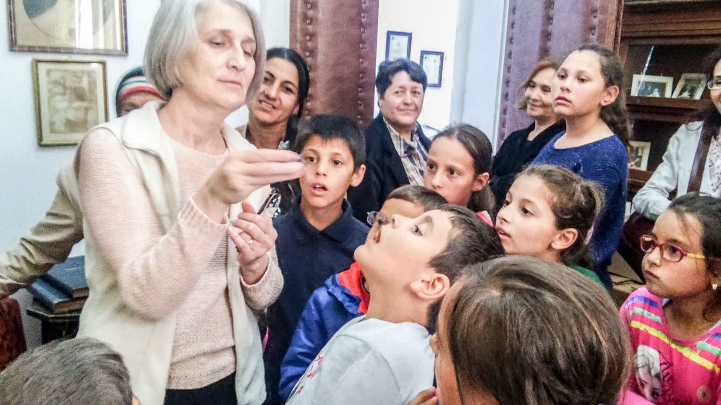 Clipe de bucurie şi prietenie la Centrul „Aripi de lumină” 38765