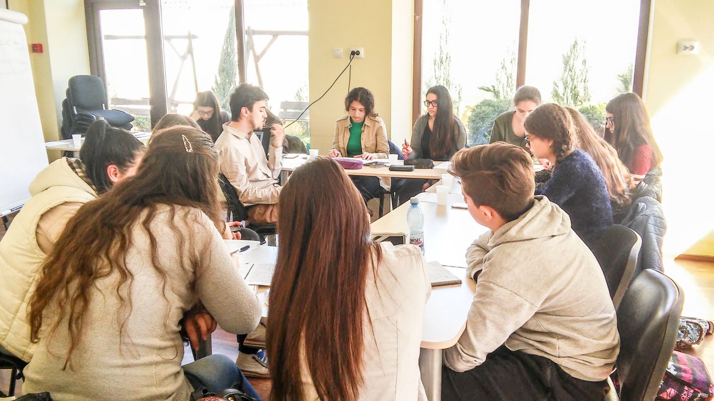 Clipe de bucurie şi prietenie la Centrul „Aripi de lumină” 38766