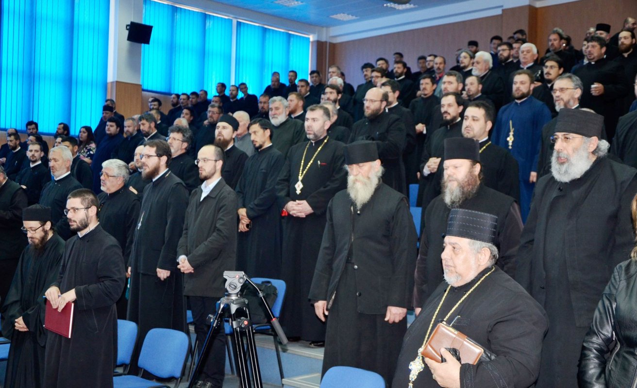 Conferinţe preoţeşti de primăvară dedicate sfintelor icoane 38754