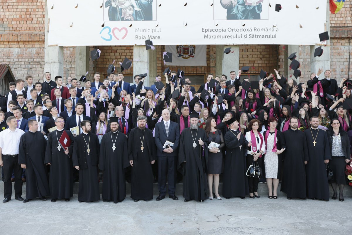 Festivitate de absolvire la Seminarul Teologic băimărean 38760