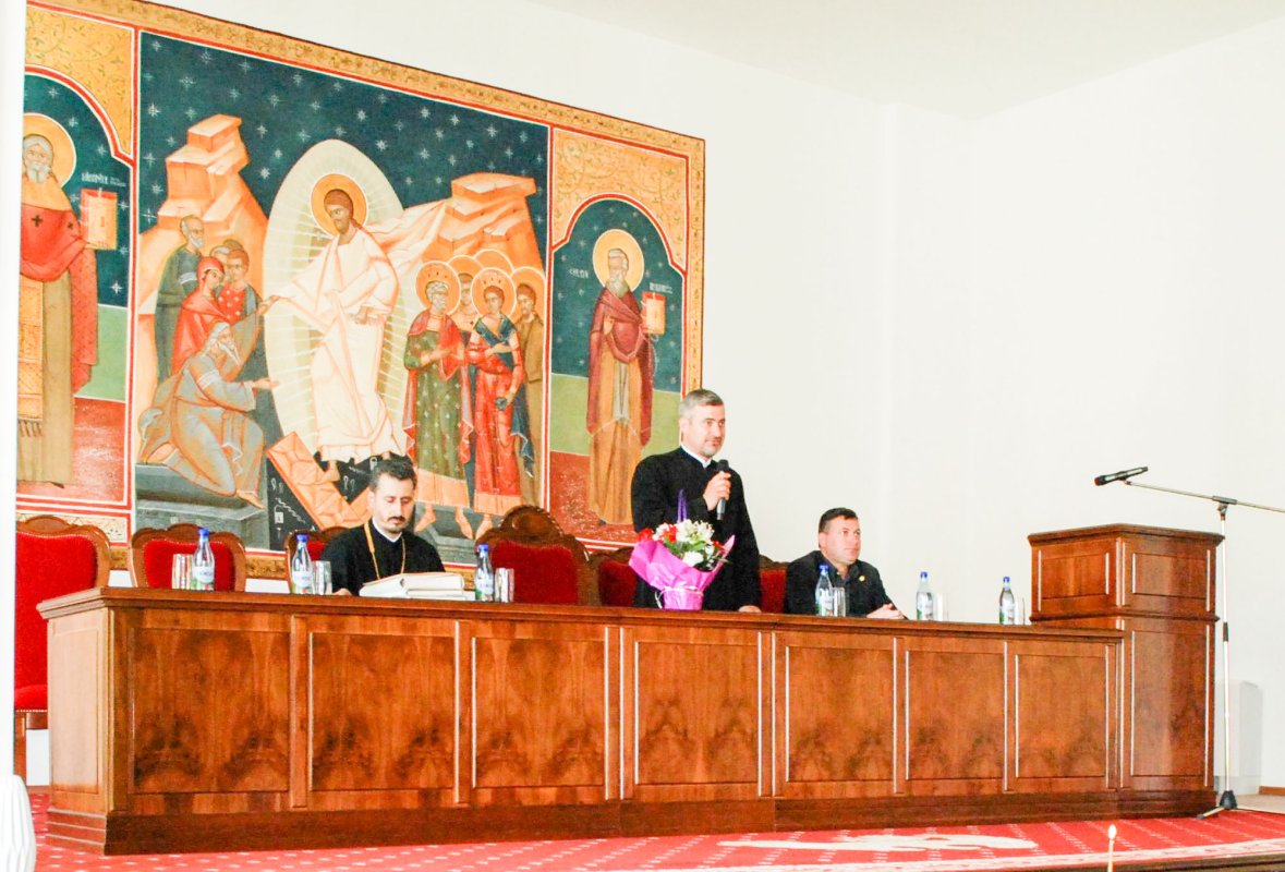 Diplome de absolvire pentru teologii craioveni 38656