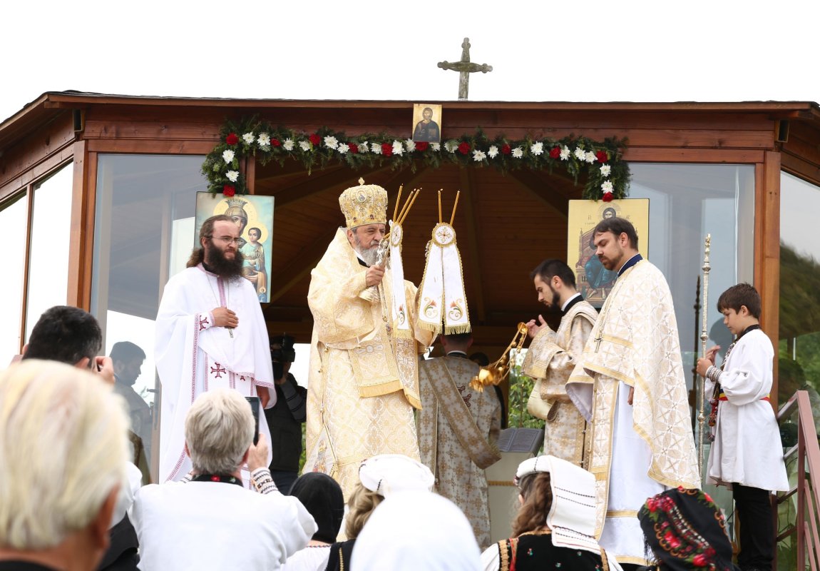 Slujiri arhiereşti la Înălţarea Domnului şi Ziua Eroilor 38555