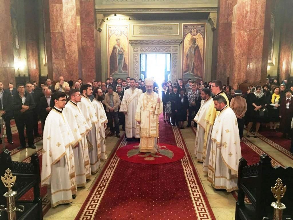 Slujiri arhiereşti la Înălţarea Domnului şi Ziua Eroilor 38556