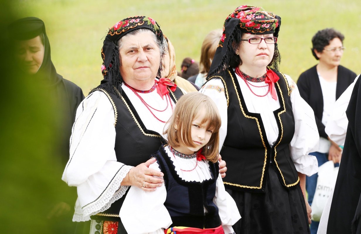 Slujiri arhiereşti la Înălţarea Domnului şi Ziua Eroilor 38558