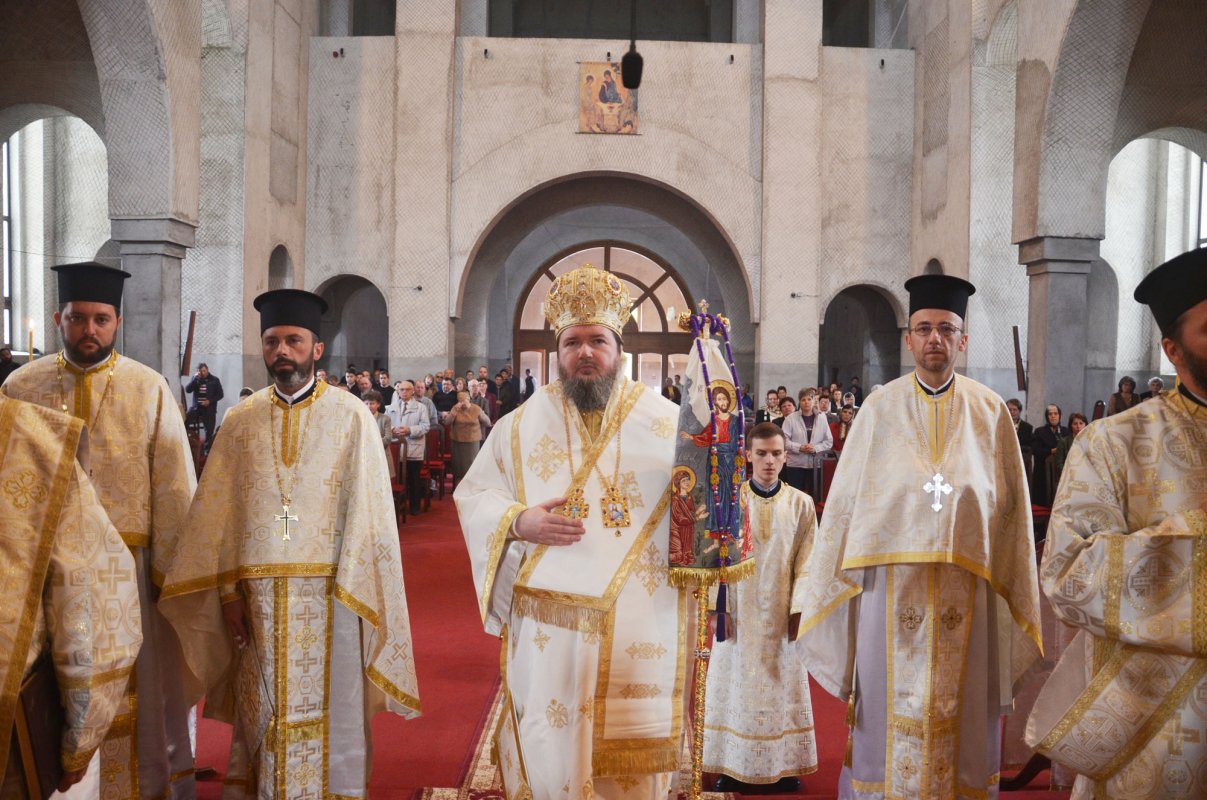 Slujiri arhiereşti la Înălţarea Domnului şi Ziua Eroilor 38566