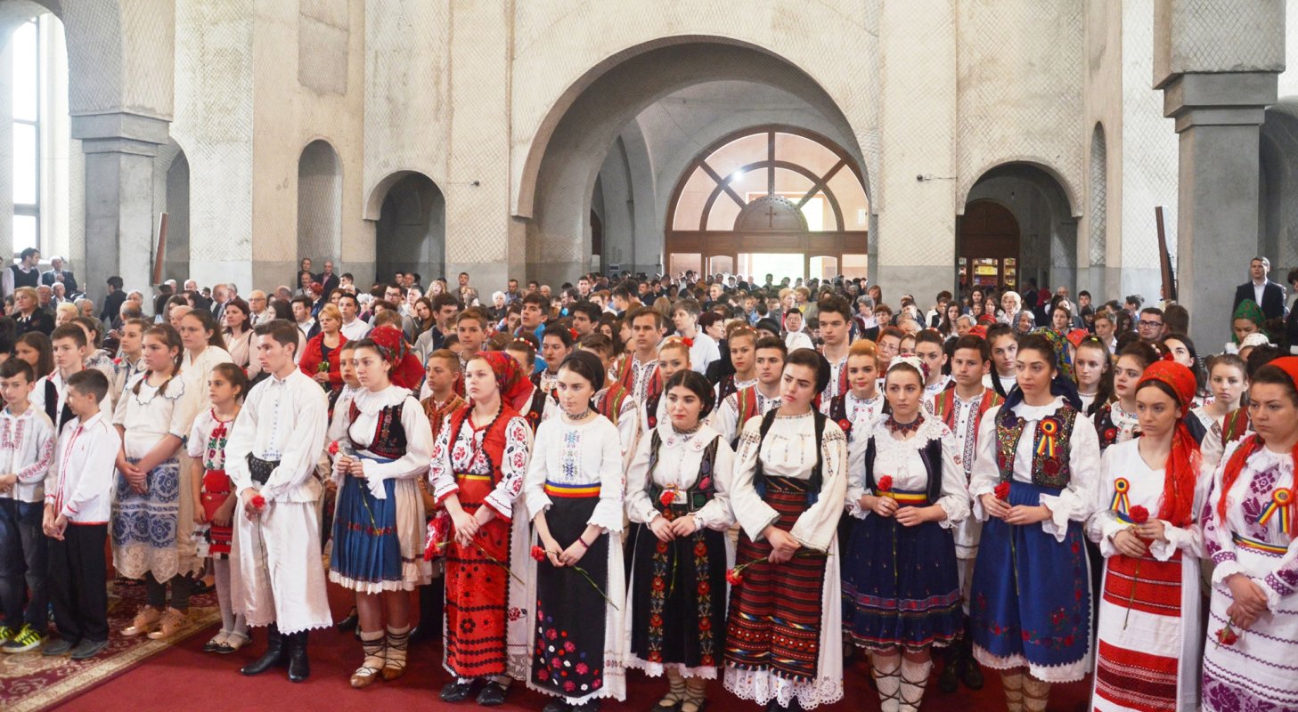 Slujiri arhiereşti la Înălţarea Domnului şi Ziua Eroilor 38567