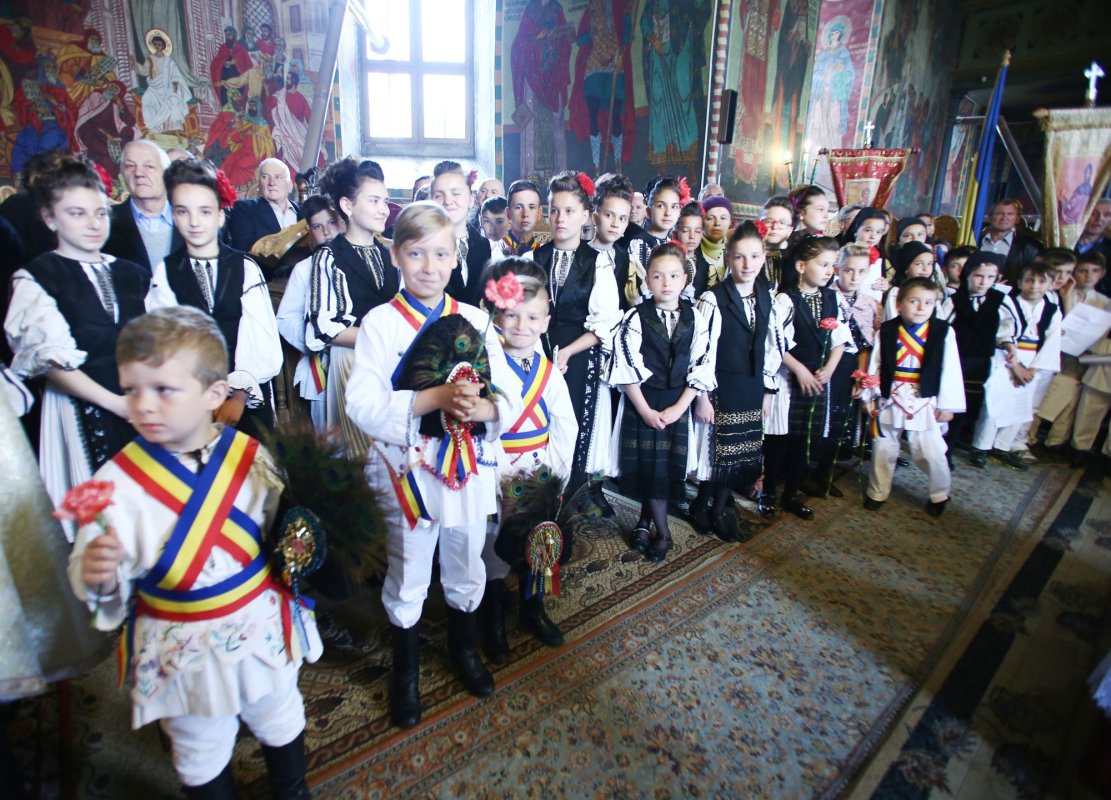 Slujiri arhiereşti la Înălţarea Domnului şi Ziua Eroilor 38570