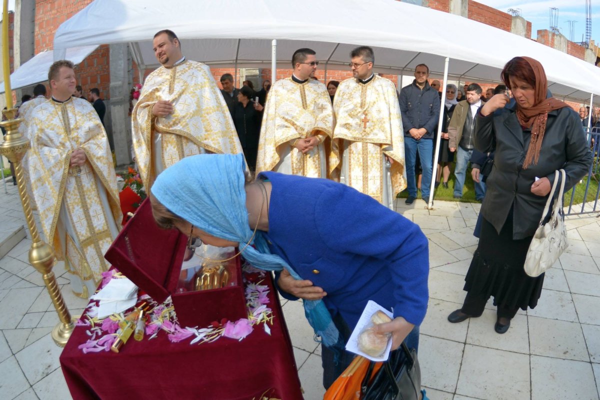 Liturghie şi mărturisire în Parohia Lazaret 38495